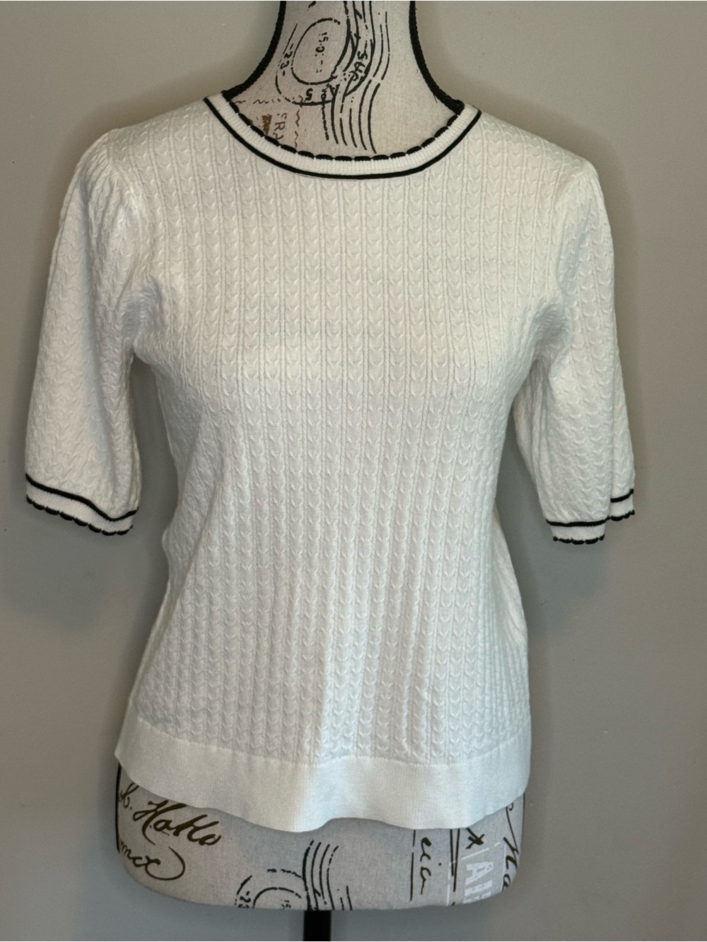 Adrianna Papell White Short Sleeve Knit Top with Black Trim Accents - Size M